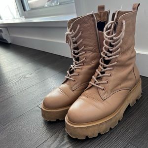 Beige color boots. 37 europian, 7 us size